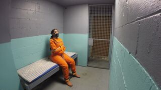 StraitJacket in Cell